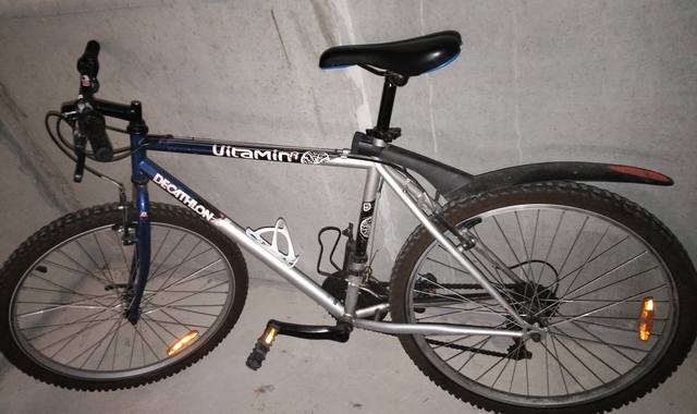 Vélo un vieux VTT encore fonctionnel