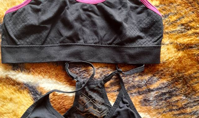 Vêtements lot brassières