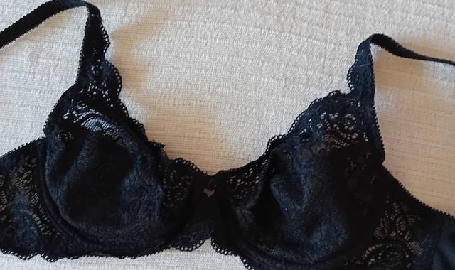 Vêtements 4 jolis soutien gorge Triumph très bon état