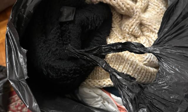 Vêtements pleins de vêtements et chaussures pour femmes