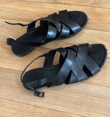 Vêtements paire de sandales noires T38