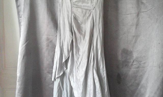 Vêtements robe blanche taille 42 pour faire du shooting urbex