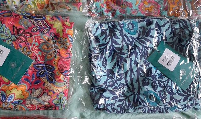 Vêtements lot de  6 pareos en soie et satin