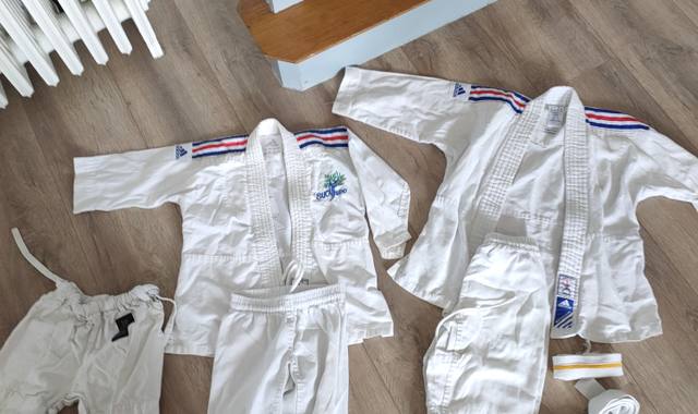 Vêtements lot de kimonos enfants