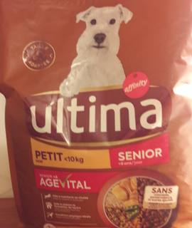 Accessoires pour animaux croquettes Ultima pour petits chiens Senior + 8 barquettes patée César