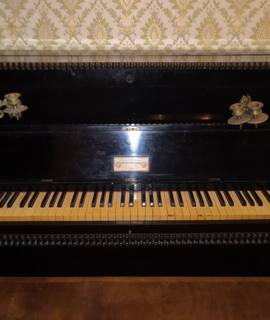 Antiquités piano ancien