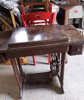 Antiquités ancienne machine à coudre