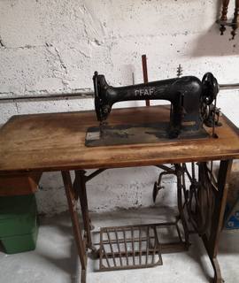 Antiquités machine à coudre