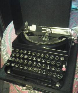 Antiquités machine à écrire ancienne Remington portable