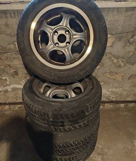 Auto-Moto 4 roues équipées de pneus Michelin 205/60R15