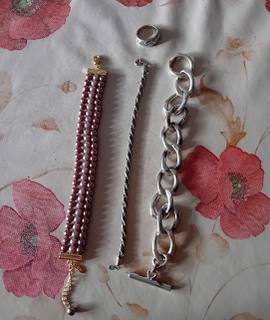 Bijoux, accessoires 3 bracelets et une bague