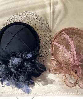 Bijoux, accessoires deux chapeaux pour femme