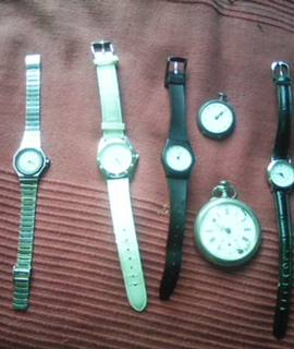 Bijoux, accessoires plusieurs montres anciennes