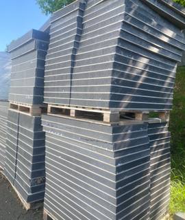 Bricolage polystyrène coller à une plaque de bois compresser