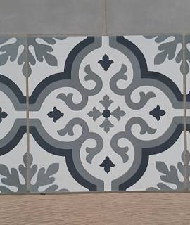 Bricolage carrelage rosace gris et blanc