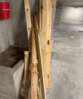 Bricolage je donne un lot de planches / tasseaux en bois brut