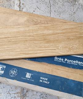 Bricolage reste carreaux Sol imitation bois en grès