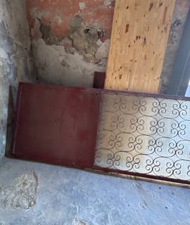 Bricolage porte ancienne fer forgé couleur bordeau
