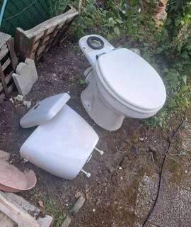 Bricolage toilette et cuve en bon état