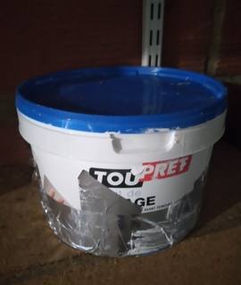 Bricolage un gros pot de mastic