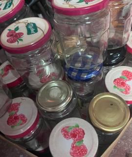 Divers 25-30 pots en verre avec capot / pots de confiture