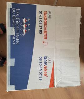 Divers cartons de déménagement