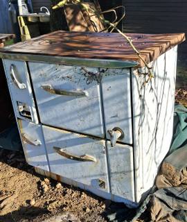 Divers une cuisinière ancienne Chappée