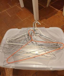 Divers 15 cintres en métal pr vêtements