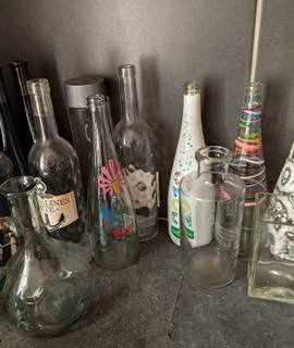 Divers bouteilles en verre ( collection Evian ...)