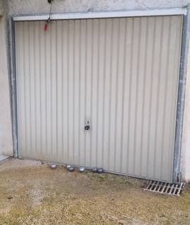 Divers porte de garage basculante en bon état