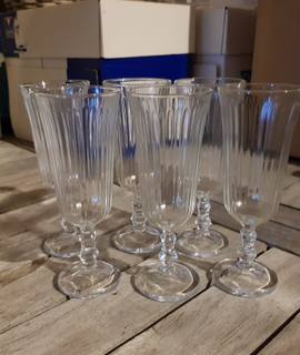 Divers 12 flûtes à champagne