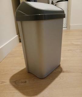 Divers poubelle en plastique