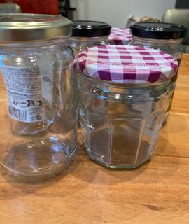 Divers pots en verre pour confitures, conserves, etc.