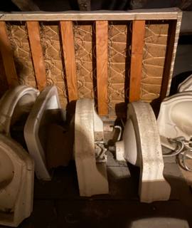 Divers lavabos,  bidets