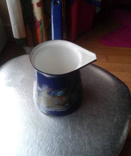 Divers pichet à lait à long manche