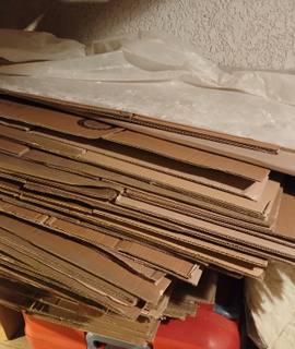 Divers cartons de déménagement