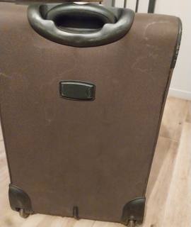 Divers une valise  65X 41 X 30
