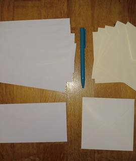 Divers papeterie (enveloppes + stylo), choix possible