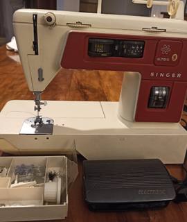 Electroménager mACHINE A COUDRE SINGER modèle 6785