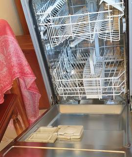 Electroménager lave vaisselle qui fonctionne mais fuite a reparer