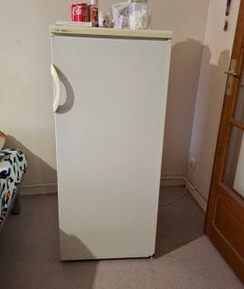 Electroménager petit frigo assez bon etat