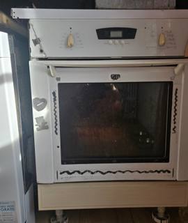 Electroménager four qui fonctionne encore bien