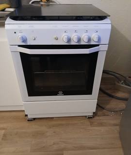 Electroménager gaziniere Indesit gaz de ville