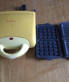 Electroménager appareil à gaufres et croque monsieur à réparer