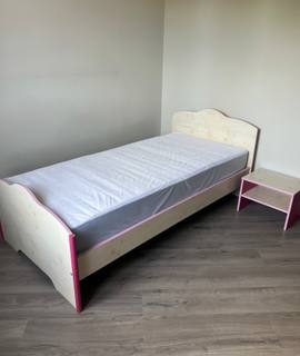 Equipements pour Bébé, Enfants, Puériculture lit fille avec matelas et table de chevet