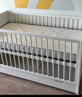 Equipements pour Bébé, Enfants, Puériculture un lit bébé en bon état général.
