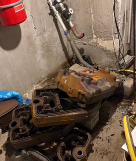 Ferraille, métaux divers chaudière fuel démontée avec corps en fonte