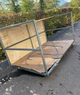 Ferraille, métaux divers structure métallique & panneaux bois