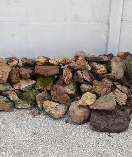 Ferraille, métaux divers pierres de Meulière