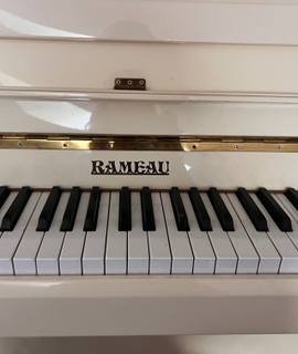Instruments de musique piano droit d’étude